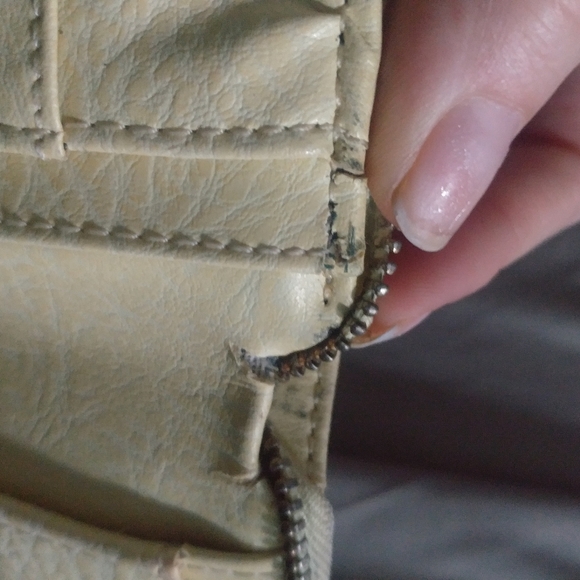 Matt & Nat yellow wallet - Picture 4 of 4